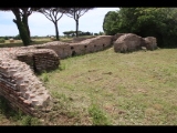 07904 ostia - regio iv - insula ii - campo della magna mater - mitreo degli animali (iv,ii,11) - blick von norden - 06-2024.jpg